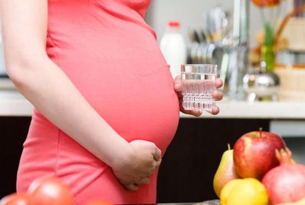 أهمية الماء للمرأة الحامل