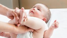 الإسهال عند الرضع أسباب وعلاج