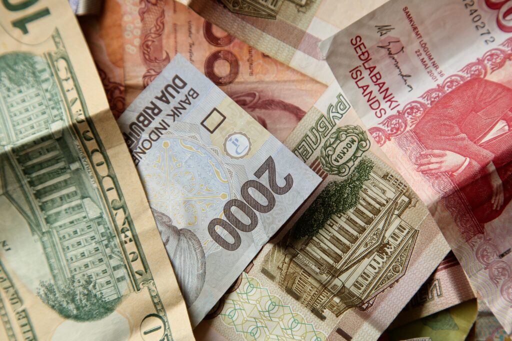 العملات الرئيسية الستة في العالم