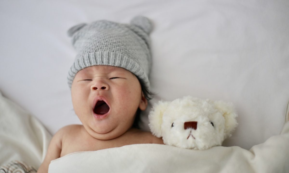 النوم عند حديثي الولادة والرضع
