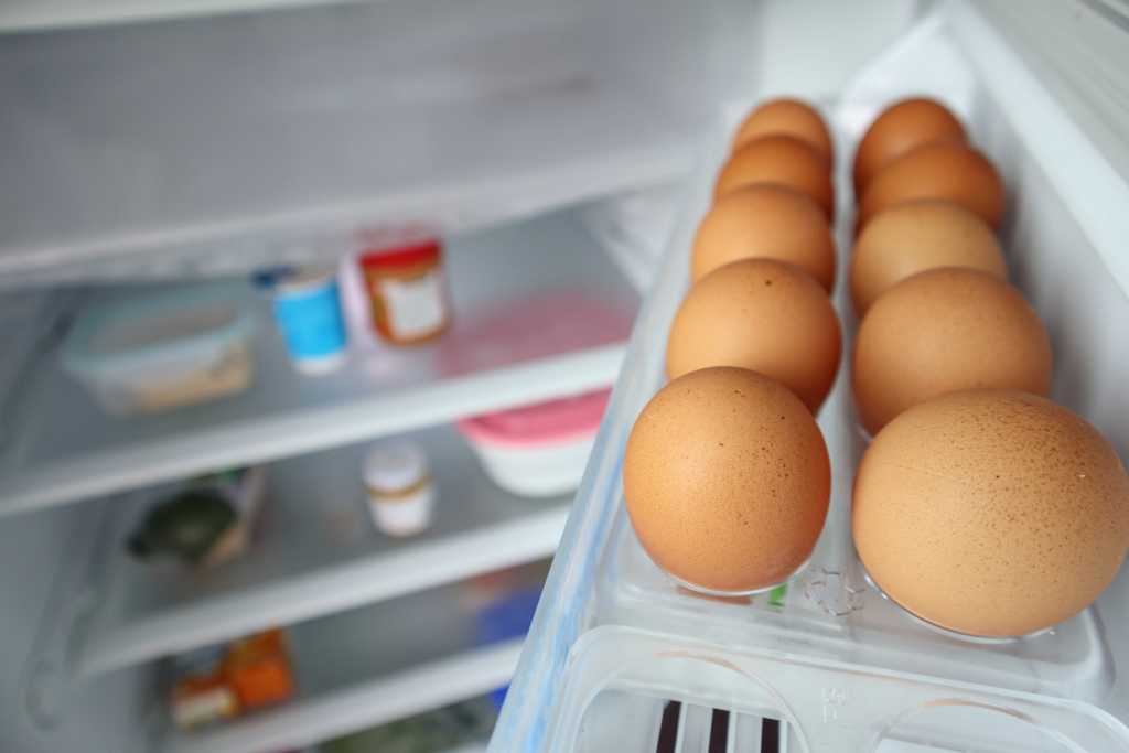 تفسير حلم البيض في الثلاجة رؤية البيض الكثير في المنام
