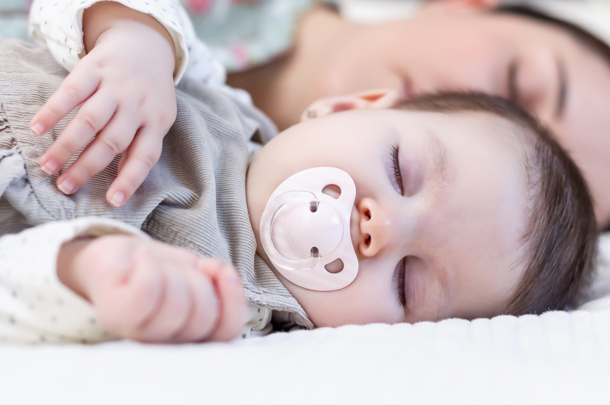 كيفية تنظيم نوم الطفل الرضيع