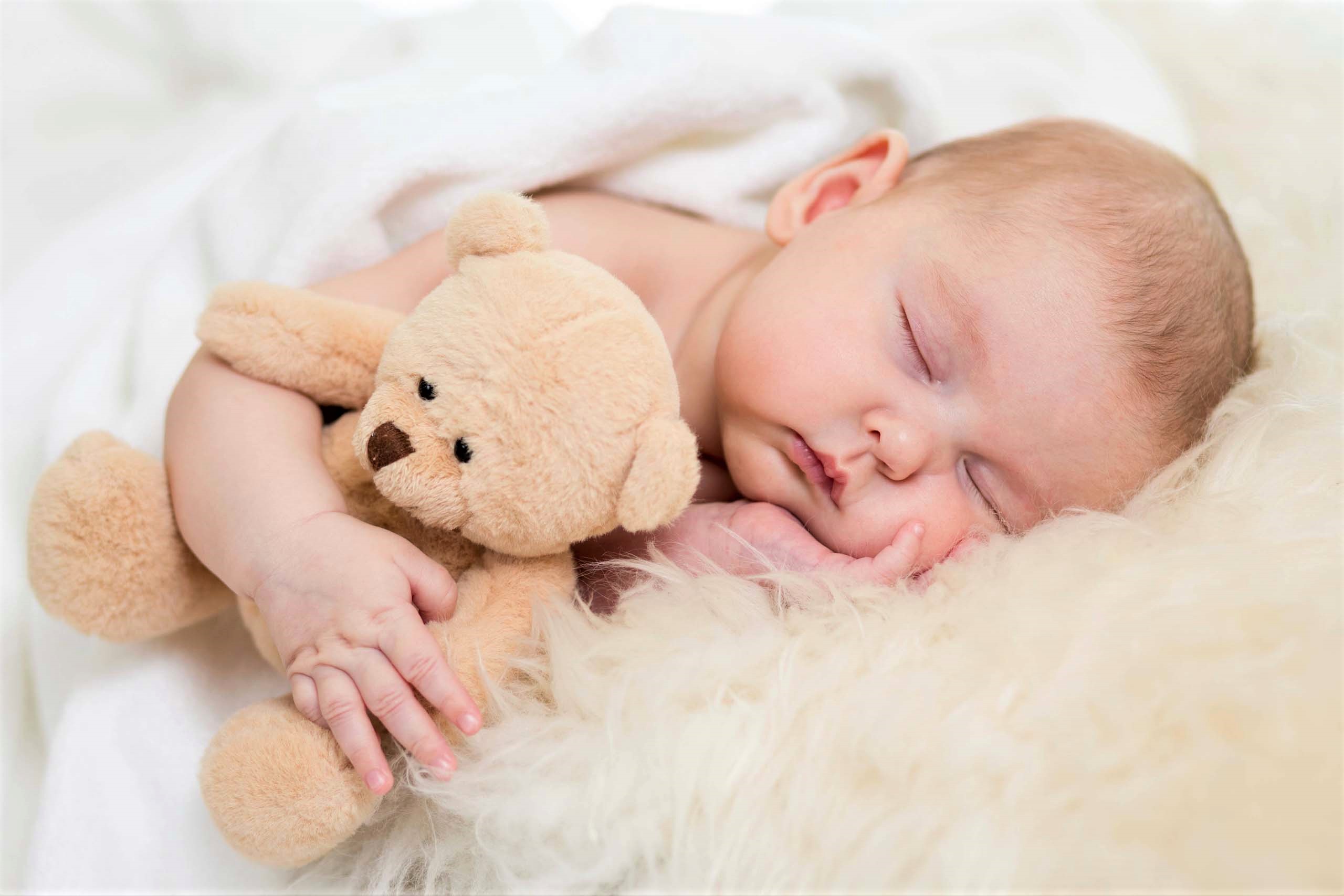 مساعدة الرضيع على النوم طوال الليل