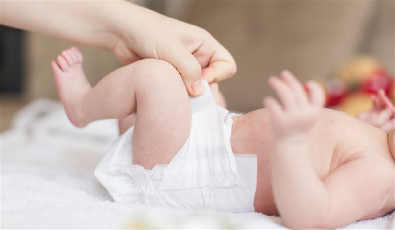 ما أسباب قلة التبول عند الرضع ومخاطرها
