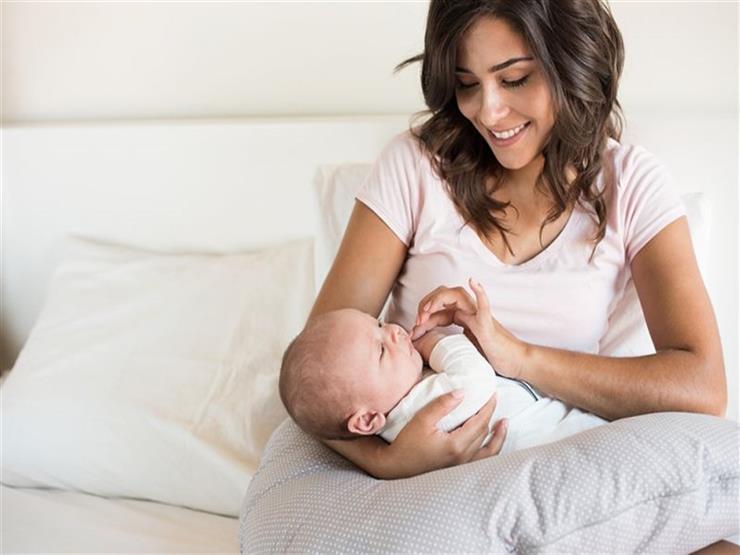 إلى متى يستفيد الطفل من حليب الأم