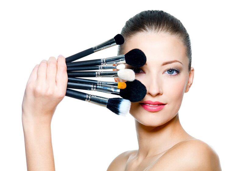 للعناية بأدوات التجميل والمكياج
