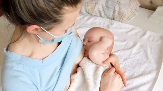 هل ينتقل كوفيد 19 إلى الطفل عبر الرضاعة الطبيعية