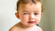 علاج رمد العين للأطفال حديثي الولادة الأسباب والأعراض