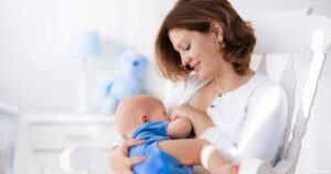 اللقاحات والرضاعة الطبيعية