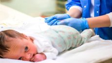 ما أعراض مرض pku عند الرضع