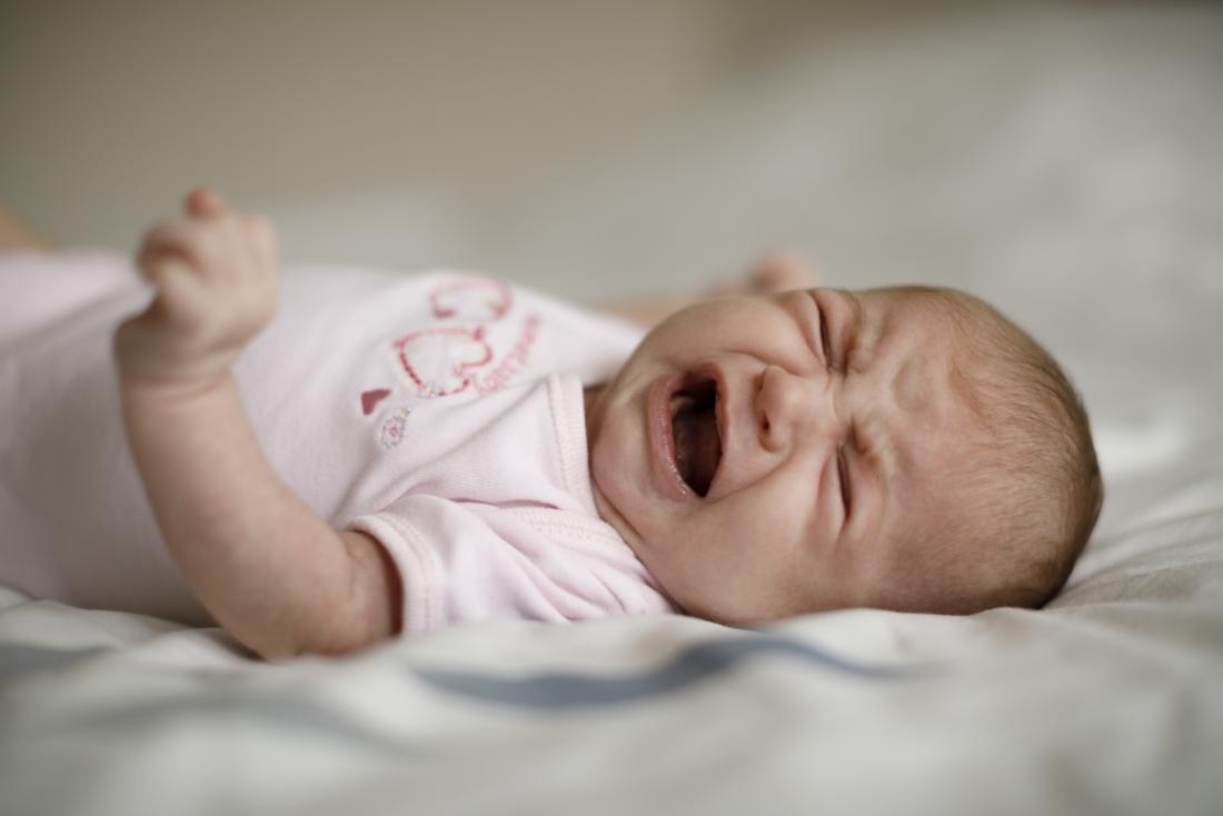 10 أسباب محتملة لبكاء الطفل الرضيع