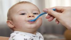 هل المكملات الغذائية تضر الأطفال الرضع؟