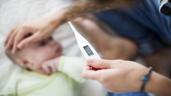 أسباب ارتفاع درجة حرارة الطفل حديث الولادة
