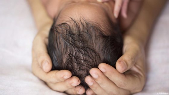 أسباب تغير شعر الطفل الرضيع من الناعم إلى الخشن