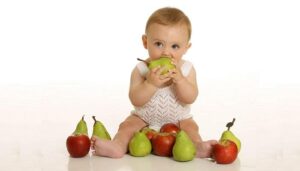 أطعمة تحتوي فيتامينات تزيد من وزن الطفل