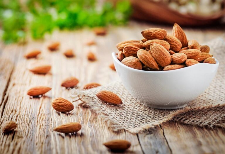 اللوز للأطفال الفوائد الصحية والأعراض الجانبية