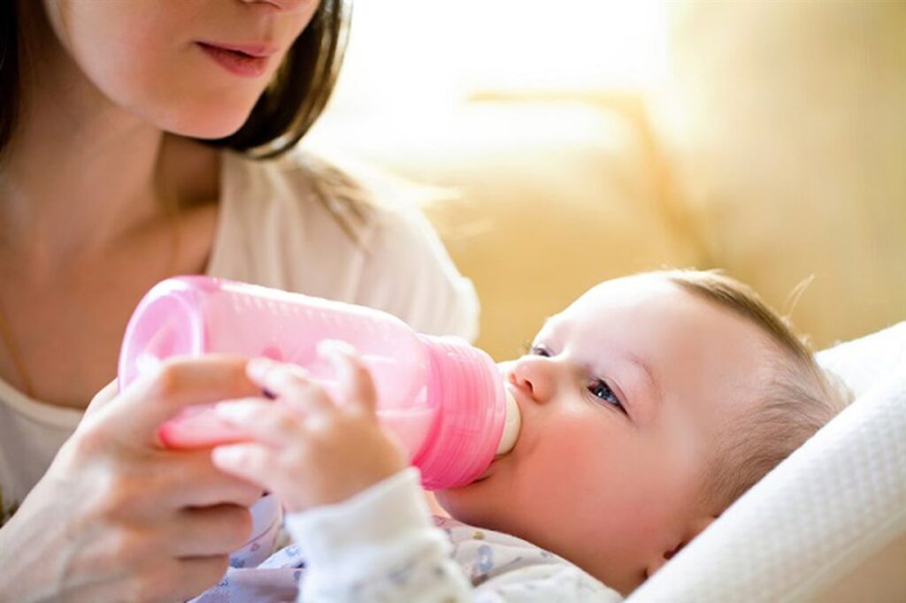 جدول للأم الجديدة بأوقات الرضاعة الصناعية من سن يوم لـ3 شهور