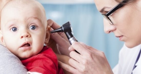 علاج التهاب الأذن عند الطفل الرضيع
