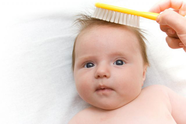 فوائد زيت الخروع لتكثيف شعر الأطفال
