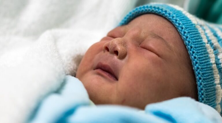 ما أسباب زرقان الشفايف عند الأطفال