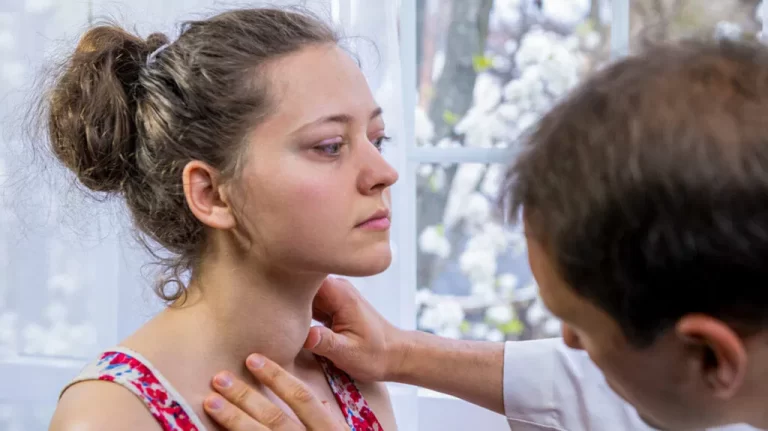 ما هي أعراض الغدة الدرقية ومخاطرها على الحياة
