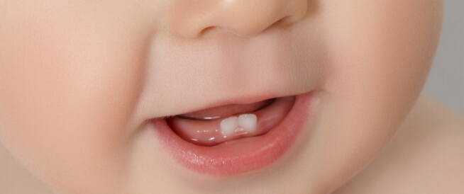 مواعيد ظهور الأسنان اللبنية عند الأطفال