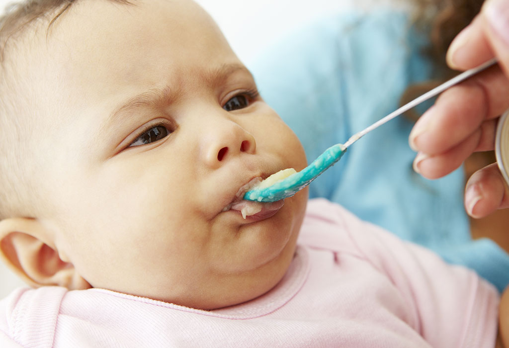 9 أخطاء تقومين بها عند إدخال الطعام للطفل الرضيع