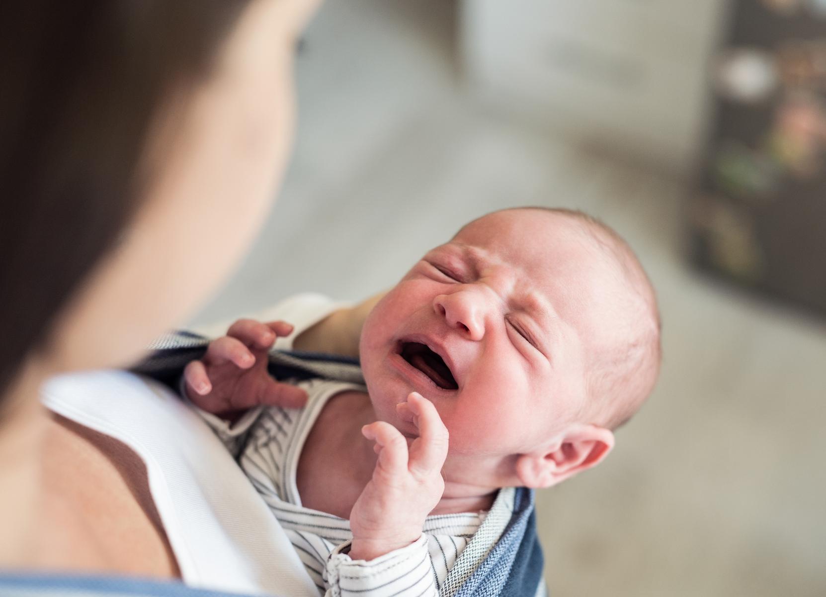 الرضاعة الطبيعية تقلل مغص الطفل