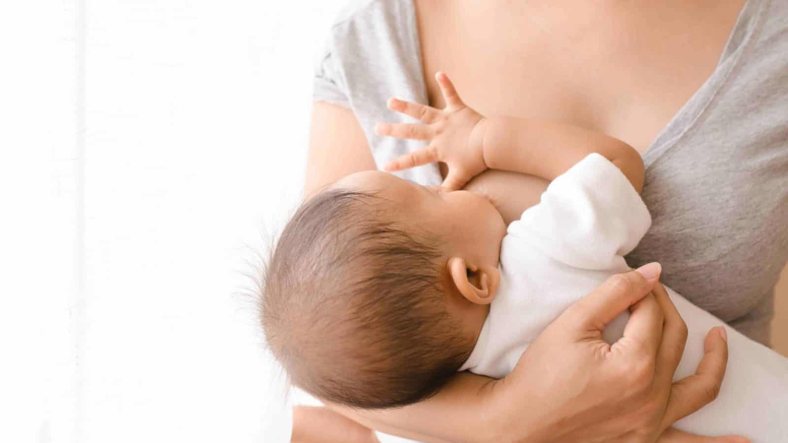 الرضاعة الطبيعية تقوي مناعة الطفل وتقلل من أمراض الأم