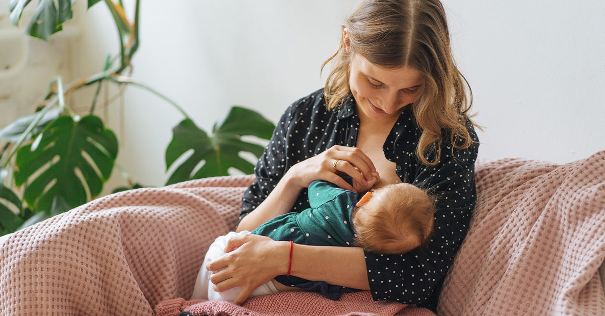 دراسة عن تأثير الرضاعة الطبيعية والصناعية على النطق عند الأطفال