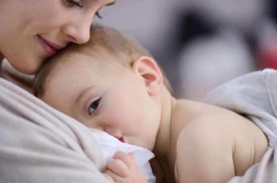 نصائح للأم لإشغال نفسها خلال الرضاعة