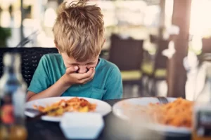 أسباب التسمم الغذائي عند الأطفال