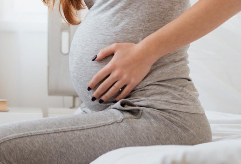 15 سبب لألم المبايض أثناء الحمل