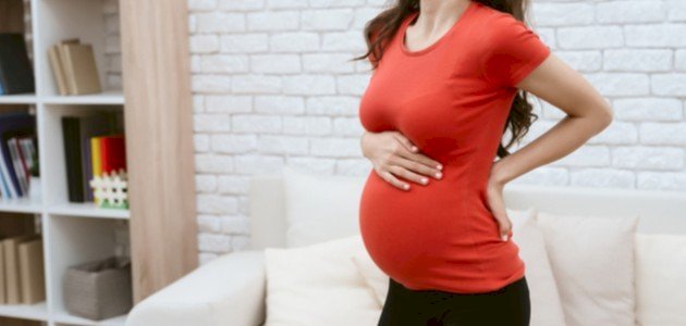كيفية تخفيف آلام الأضلاع أثناء الحمل وما هي أسبابه