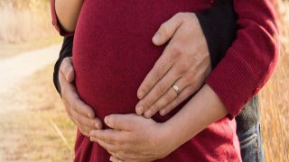 طريقة تعامل الزوج خلال الحمل نصائح للمتزوجين في فترة الحمل