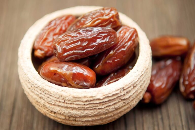 فوائد التمر على الريق للرجال