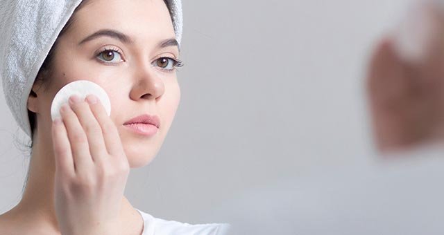 ما هي أهم مشاكل البشرة الدهنية