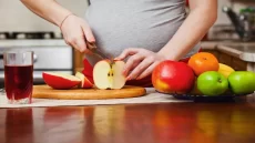 ما هي فوائد التفاح وأضراره للحامل والجنين