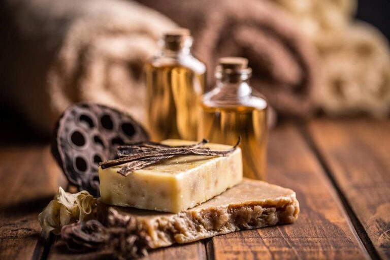صنع صابون مقشر للبشرة بمكونات طبيعية