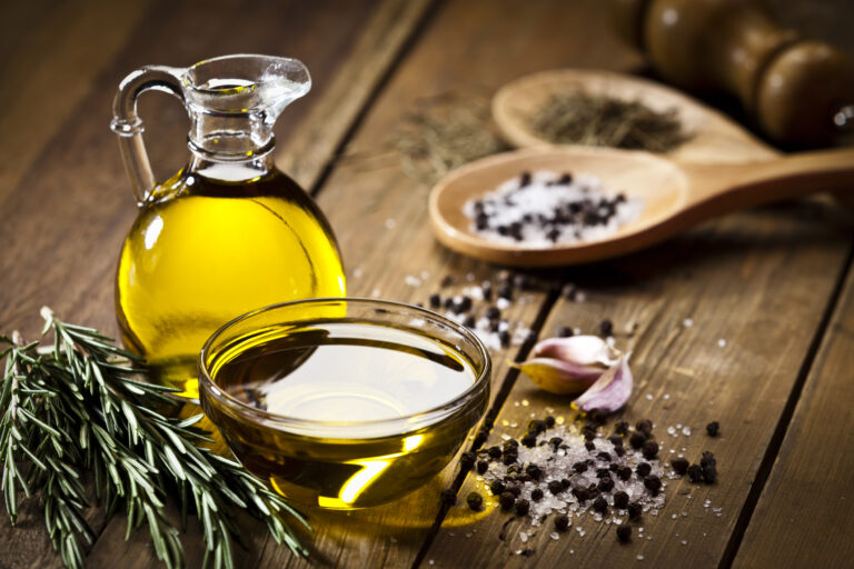 فوائد زيت الروزماري للشعر