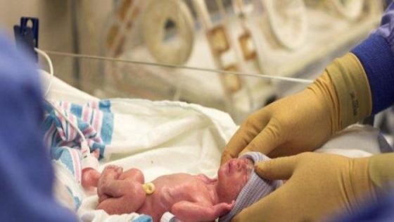 الولادة في الشهر الثامن أعراضها وأسبابها ومخاطرها
