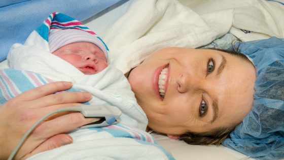 9 نصائح لتخفيف الغازات بعد الولادة القيصرية
