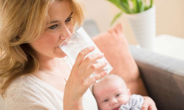 أفضل مشروب لطرد الغازات بعد العملية القيصرية