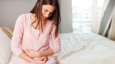أعراض احتباس الدورة الشهرية بعد الولادة