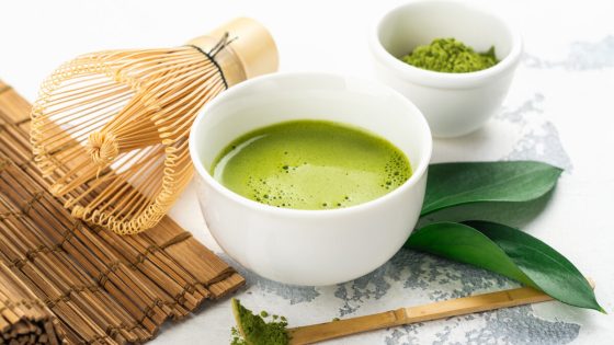 شاي الماتشا الأخضر فوائده للجسم وطريقة استخدامه