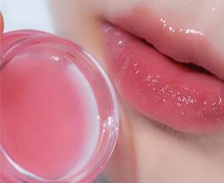 صنع مرطب الشفاه في منزلك بمكونات طبيعية