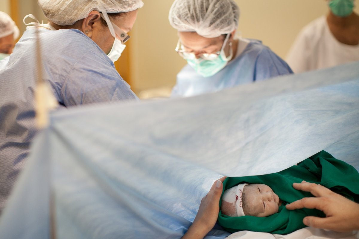 هل الولادة الطبيعية بعد القيصرية آمنة