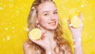 طريقة تفتيح شعر بعصير الليمون