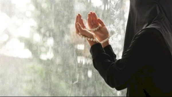 “اللَّهُمَّ علَى الآكَامِ والظِّرَابِ وبُطُونِ الأوْدِيَةِ”.. أدعية مستحب ترديدها عند المطر