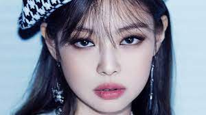 مشاهدة جينيفر الفضية من BLACKPINK